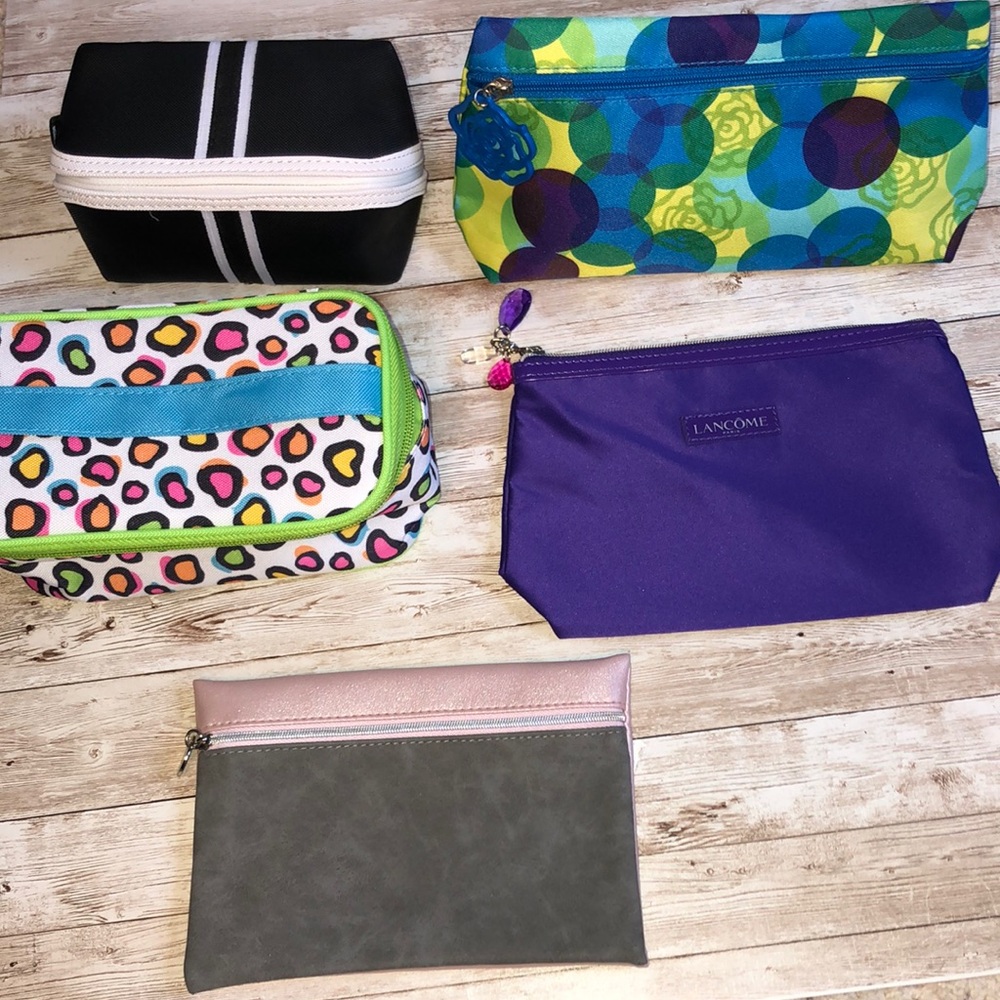 Bundle of 5 assorted make-up/toiletries bags - all new!